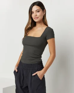 Pose Scoop Back Tee