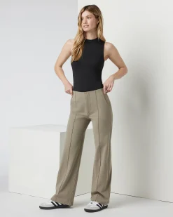 Womens Meta Wideleg - Short